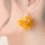 陽　ひだまりの小さい花束耳飾り（ほんのり明るい黄色のミックスカラー）