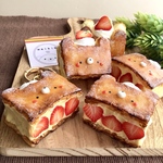 KUMA苺のミルフィーユcharm🍓🧸