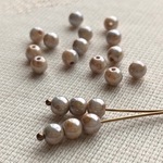 そばにいるよ　チェコビーズ　4mm 20個