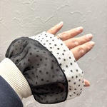 水玉の生地と黒レースを使った大人可愛い「付けカフス」
