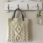 アラン模様のニットバッグ きなり