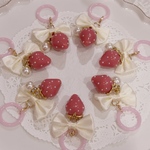 イニシャルいちごのめじるしチャーム