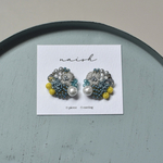 刺繍ピアス/イヤリング　グレー×ブルー×イエロー