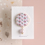 お花の刺繍のブローチ《桜色》