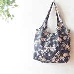 mariko1403様お取り置き品　くったりバッグ（2way)　黒地に枝垂れ桜・しだれ桜　マザーズバッグにも