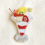 フルーツパフェのビーズ刺繍ブローチ　　