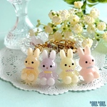 【選べるカラー🍭】うさちゃんレジンキーホルダー🐇🍨