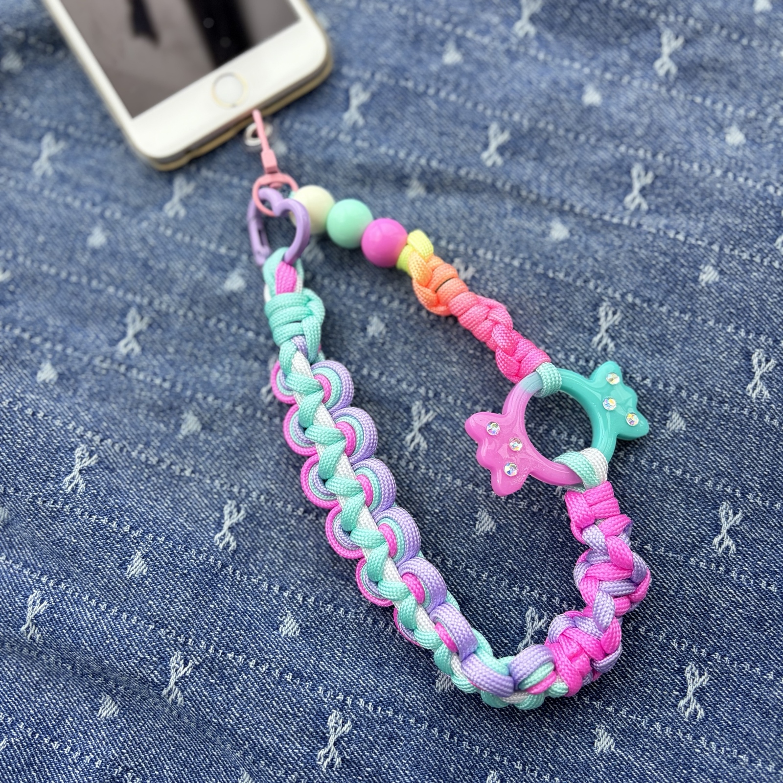 一点物｜レジン×パラコードのスマホストラップ キャンディポップ