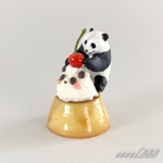 子パンダ　パンダのアイスを乗せたプリン　ミニチュア