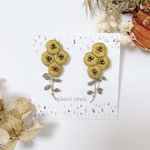 ミモザの刺繍ピアス/イヤリング