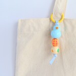 石粉粘土のキーホルダー　かがみもち小鳥　みずいろ