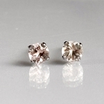 毎日つけたい♪ モルガナイトAA++ 4mm  ひと粒ピアス　スタッドピアス　ステンレスピアス　天然石　ファセットカット　小粒ピアス　小さめピアス　オフィス　デイリー　つけっぱなし　