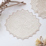 16×19cm *淡色レースとビーズの縁取り* レース編み 花模様 ドイリー インテリアマット