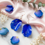 再販❣️【辛口サイダー】揺れる ブルーローズ ビジュー 花びら 花 ドライフラワー ボタニカル シンプル  青薔薇 金属アレルギー対応 ピアス イヤリング可