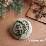 木の北欧風刺繍ブローチ