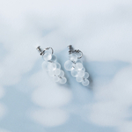 ブドウ イヤリング / ピアス｜マットホワイト｜揺れる 大人可愛い ビーズアクセサリー｜シンプル 上品
