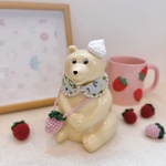 🐻‍❄️しろくま貯金箱　ピンクのいちごケーキが食べたいな🍰(葉っぱ下向き)