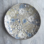 青と白の花の庭　小皿　オーブン陶芸