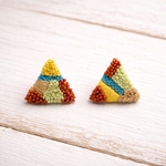 mosaic triangles 刺繍ピアス