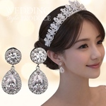 ウェディング　イヤリング　綺麗なティアドロップ型のイヤリング　ウエディングアクセサリー　結婚式　フォトウエディング　シルバーイヤリング　大ぶりイヤリング　プリンセス　クリスタル　パーティー　列席者