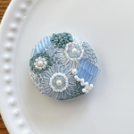 ビーズ刺繍くるみボタン（ヘアゴム/ブローチ）