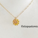 恋占いの花 マーガレットと選べるイニシャルチャームのネックレス（ゴールドカラー）