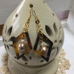 菱形べっ甲チャームピアス
