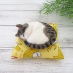 まる猫（キジ白）座布団付き
