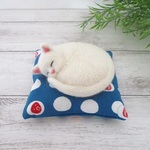まる猫（白）座布団付き
