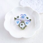  ブローチ  白詰草 マグネット 北欧 サークル ビオラ 花 穴開けたくない 