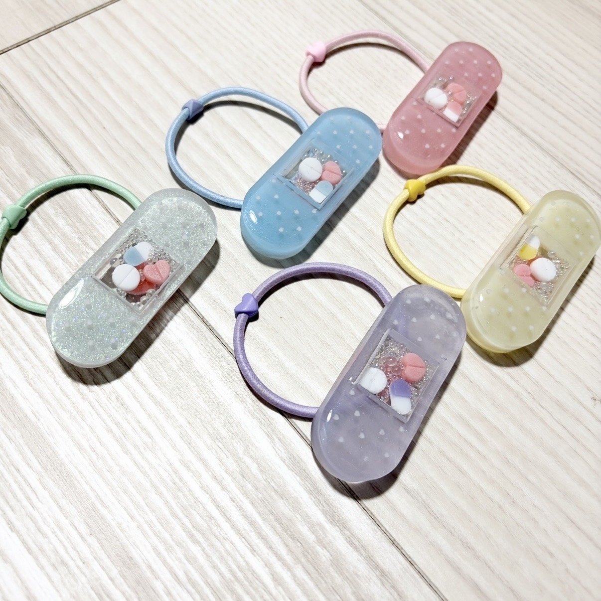 シャカシャカ動く♪がんばったね絆創膏ヘアゴム♡同色2個セット