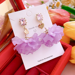 数量限定❣️紫陽花モチーフ 大人可愛いෆ˚* 花びらビーズ パープル お洒落 ピアス イヤリング レディース アクセサリー✨