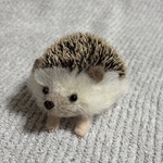 羊毛フェルト　ハリネズミ中　顔薄茶　ハンドメイド