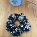 　リバティのシュシュ　No.1  黒地