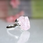 桜色の天然モルガナイト原石約12カラットのシルバーリング 　silver925 大ぶりリング一点もの