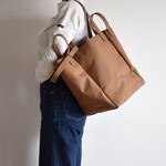 DROP SHOULDER TOTE BAG（モカ/ベージュ）