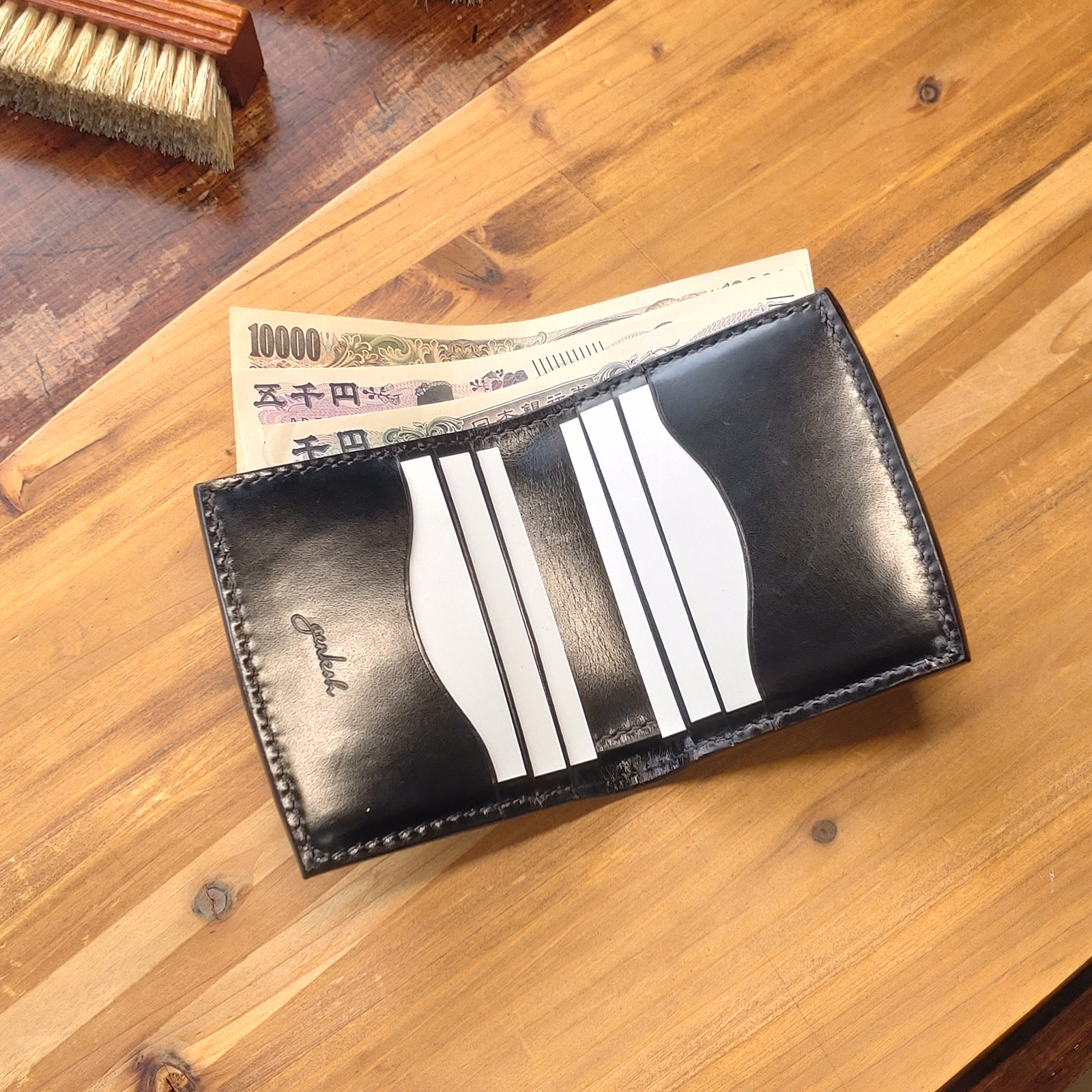 カード8枚以上】本革コンパクト財布/二つ折り ヌメ革 ブラック