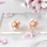 花びら重なる八重桜ピアス　パールでエレガントに　フォーマル使いにも 【イヤリングにも変更可】