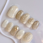 【肌に馴染む白】White nude 𓂃  白　ゴールド　金　夏　大人　ネイルチップ　上品　結婚式　オフィス　同窓会　ニュアンス　ホワイト　ぷっくり