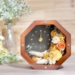 あたたかいオレンジ色の花時計