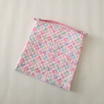 防災頭巾カバー  33×33〖ずれ防止ゴム２ヵ所付〗ユニコーンとハート⟡.·*.座布団タイプの防災頭巾カバー    キルティング仕様