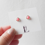  つけっぱなしOK   小さい  ジュエリーカラー  ピンクピアス イヤリング 丸7mm 揺れない レジン小さめ 極小  シンプル 上品 小ぶり サージカルステンレス 316L樹脂ピアス  小粒
