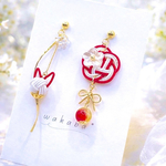水引きつね×梅結びのアシンメトリー耳飾り｜紅白｜縁起アクセサリー｜ピアス・イヤリング(金属アレルギー対応)