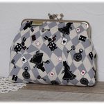 たっぷり入って持ちやすい＊スクエアがまポーチ　シルエットアリス／グレーＢ