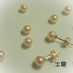 再々販!!キュート!! ＡＡＡランク・サーモンピンク淡水パールのプチピアス