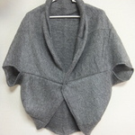グレーのモヘアニットカーディガン