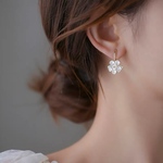 ピアス　　キラキラお花ピアス　　夏ピアス　　ジルコニアピアス　　お花ピアス