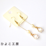 ゆらゆら揺れる＊コットンパールとドロップチャームのピアス