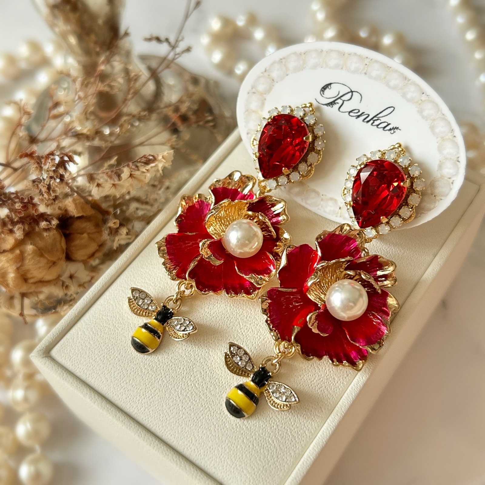 白蝶貝の1粒薔薇の小ぶりピアス【花・シェル・バラ・上品・華奢 