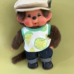ぬいぐるみ　タンクトップ　ロールアップデニム　モンチッチMに似合います